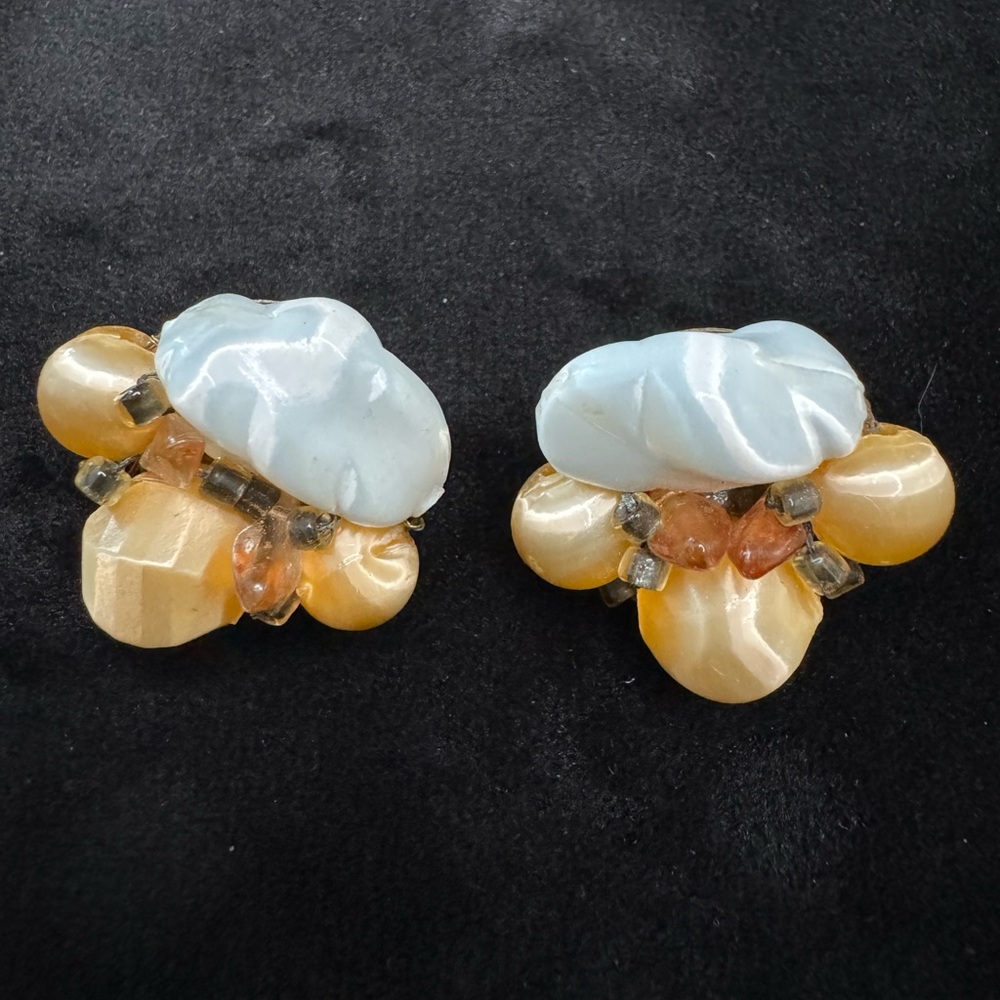 Vintage Peach and White Clip On Earrings